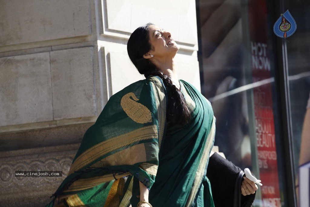 English Vinglish Movie New Stills - 2 / 27 photos