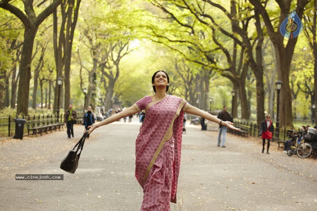 English Vinglish Movie Stills - 4 / 5 photos