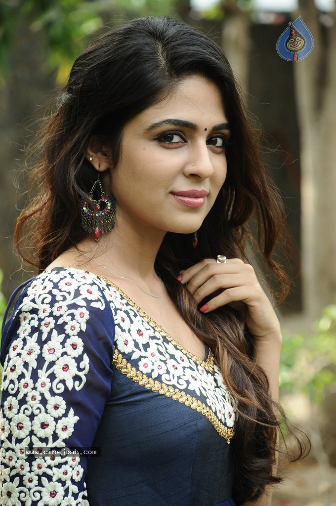 Enna Satham Intha Neram Tamil Movie Stills - 3 / 101 photos