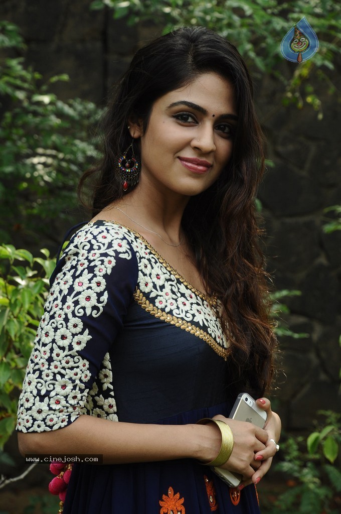 Enna Satham Intha Neram Tamil Movie Stills - 32 / 101 photos