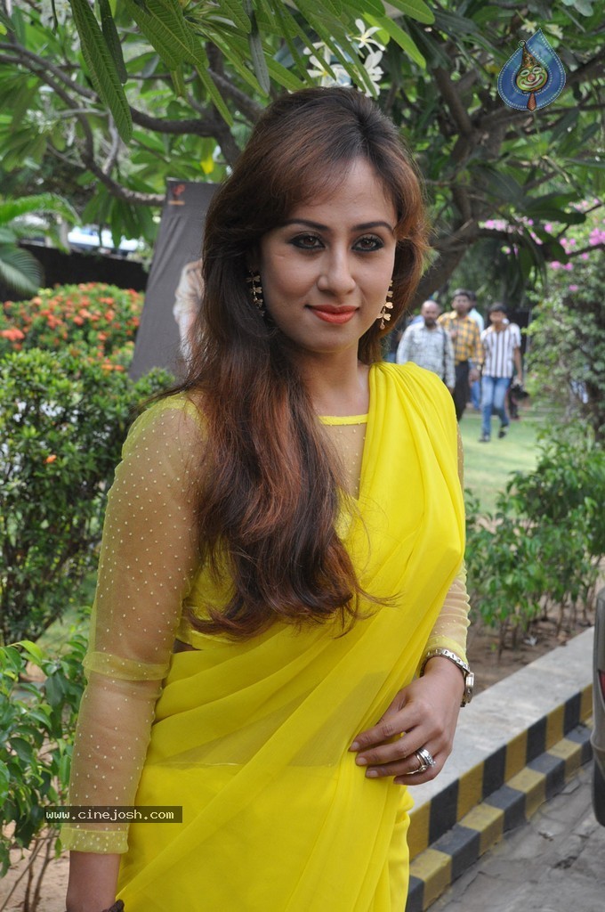 Enna Satham Intha Neram Tamil Movie Stills - 46 / 101 photos