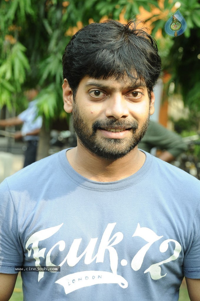 Enna Satham Intha Neram Tamil Movie Stills - 85 / 101 photos
