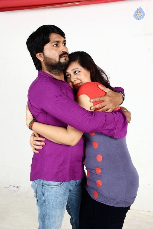 Ennai Piriyadhey Tamil Movie Photos - 10 / 41 photos
