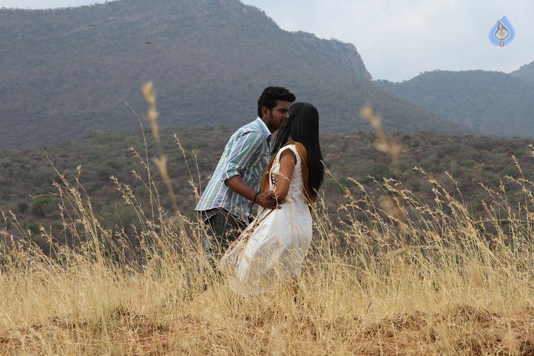 Ennai Piriyadhey Tamil Movie Photos - 11 / 41 photos