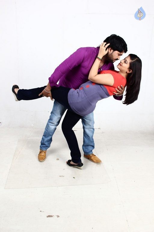 Ennai Piriyadhey Tamil Movie Photos - 14 / 41 photos