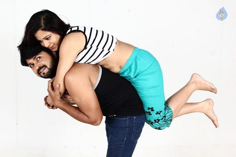 Ennai Piriyadhey Tamil Movie Photos - 19 / 41 photos