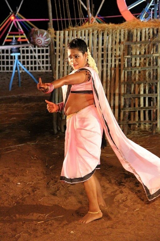 Ennai Piriyadhey Tamil Movie Photos - 23 / 41 photos