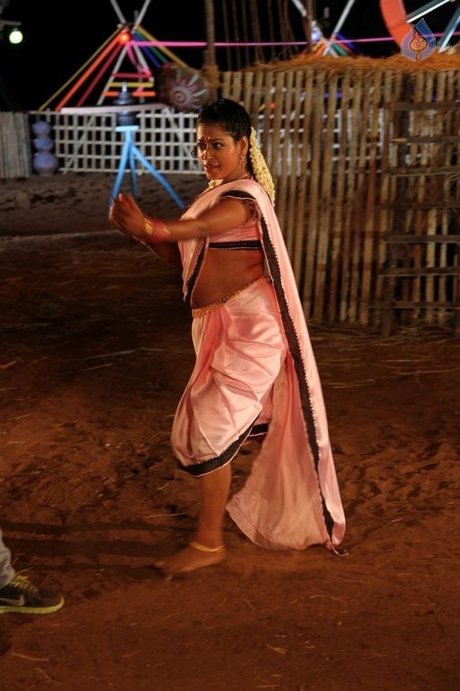 Ennai Piriyadhey Tamil Movie Photos - 39 / 41 photos