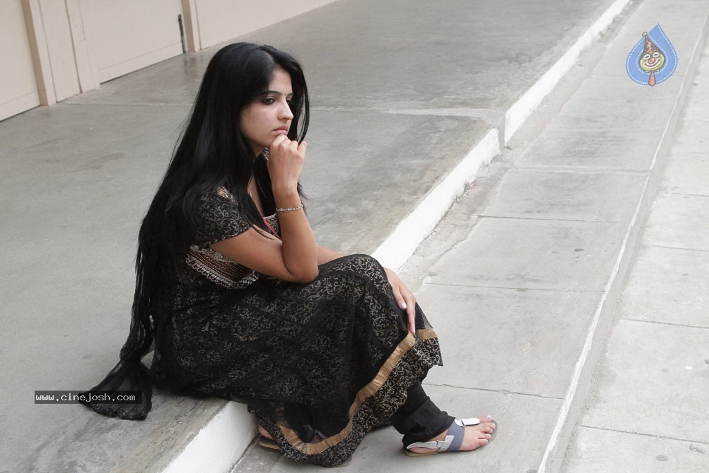 Ennai Piriyadhey Tamil Movie Stills - 11 / 36 photos