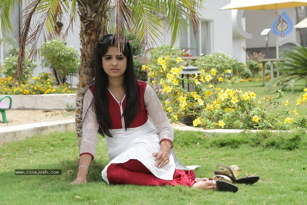 Ennai Piriyadhey Tamil Movie Stills - 14 / 36 photos