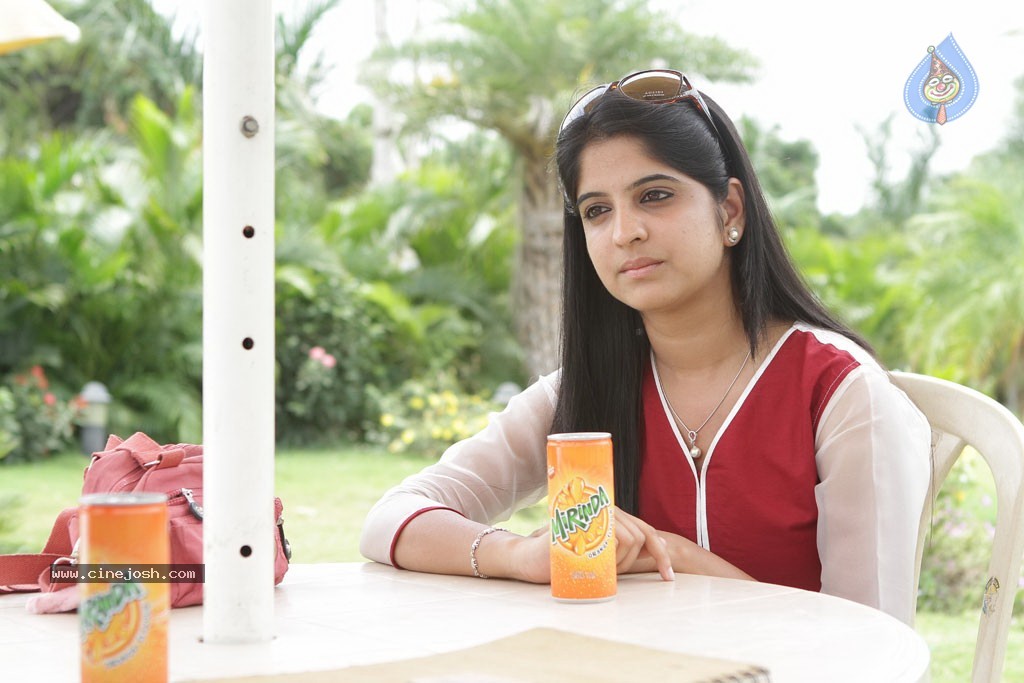 Ennai Piriyadhey Tamil Movie Stills - 18 / 36 photos