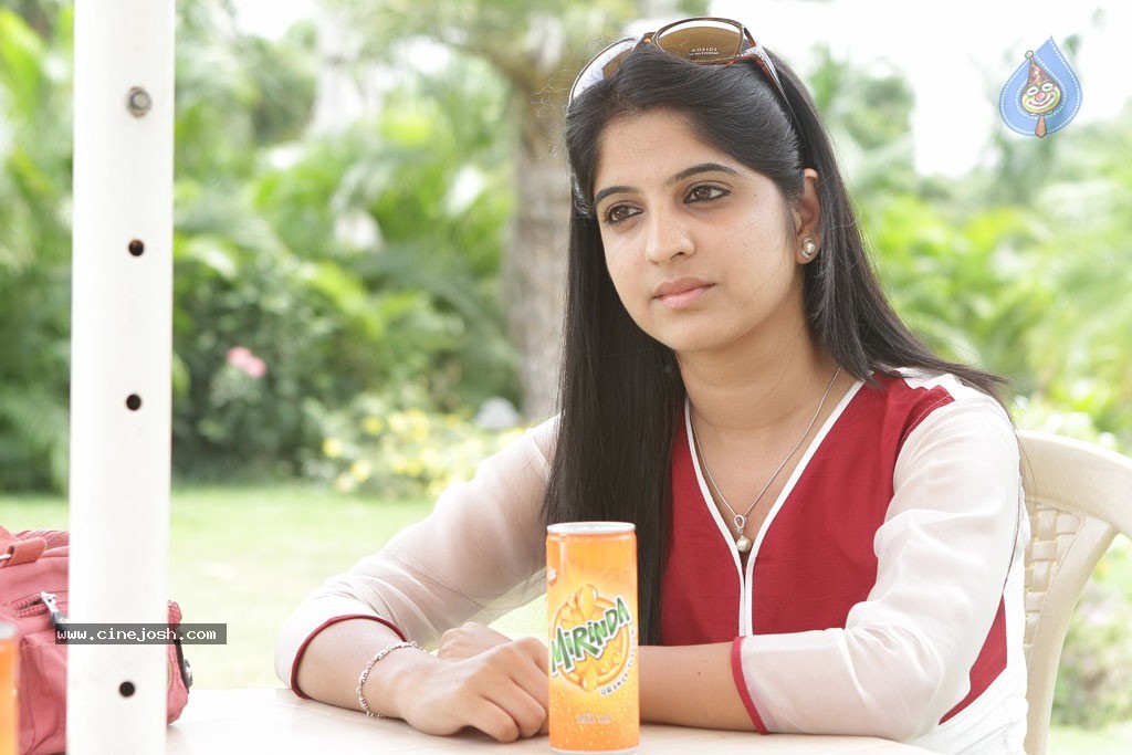 Ennai Piriyadhey Tamil Movie Stills - 27 / 36 photos