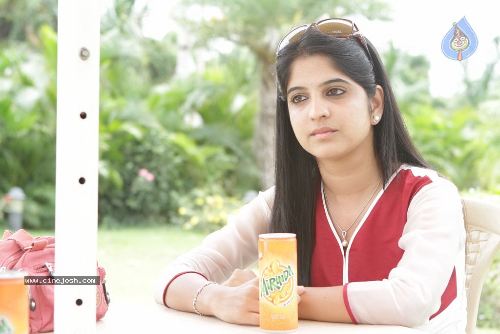 Ennai Piriyadhey Tamil Movie Stills - 30 / 36 photos