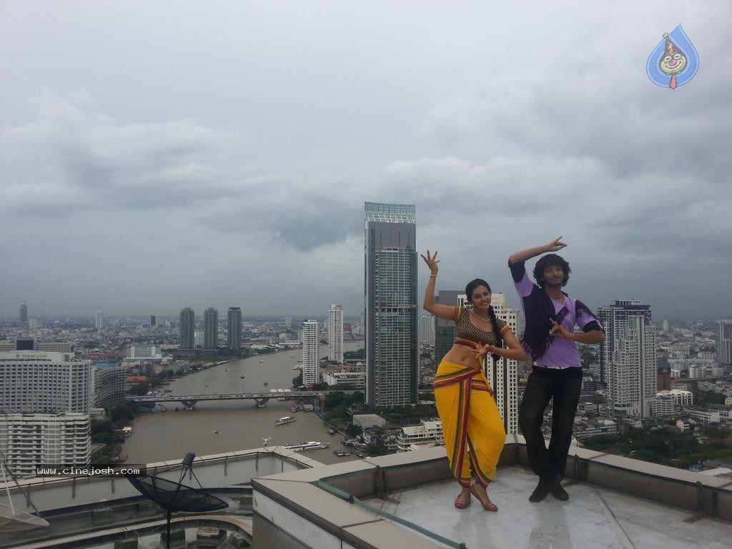 Ennamo Edho Tamil Movie New Photos - 11 / 24 photos