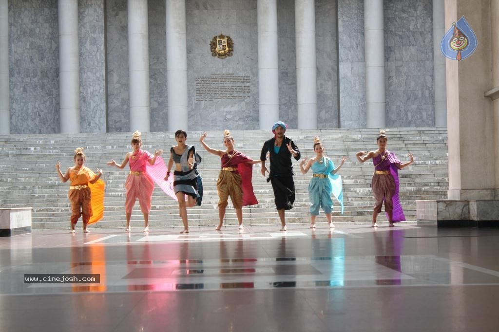 Ennamo Edho Tamil Movie New Photos - 13 / 24 photos