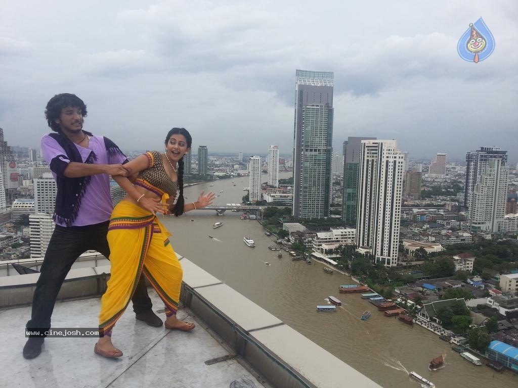 Ennamo Edho Tamil Movie New Photos - 19 / 24 photos
