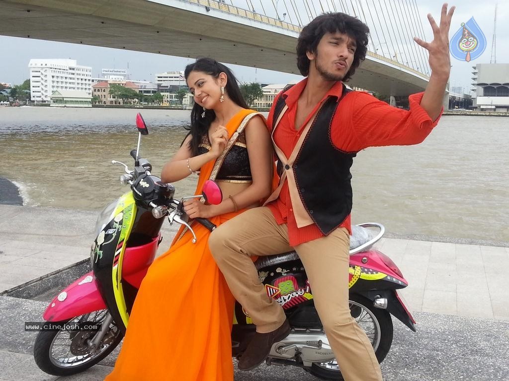 Ennamo Edho Tamil Movie New Photos - 22 / 24 photos