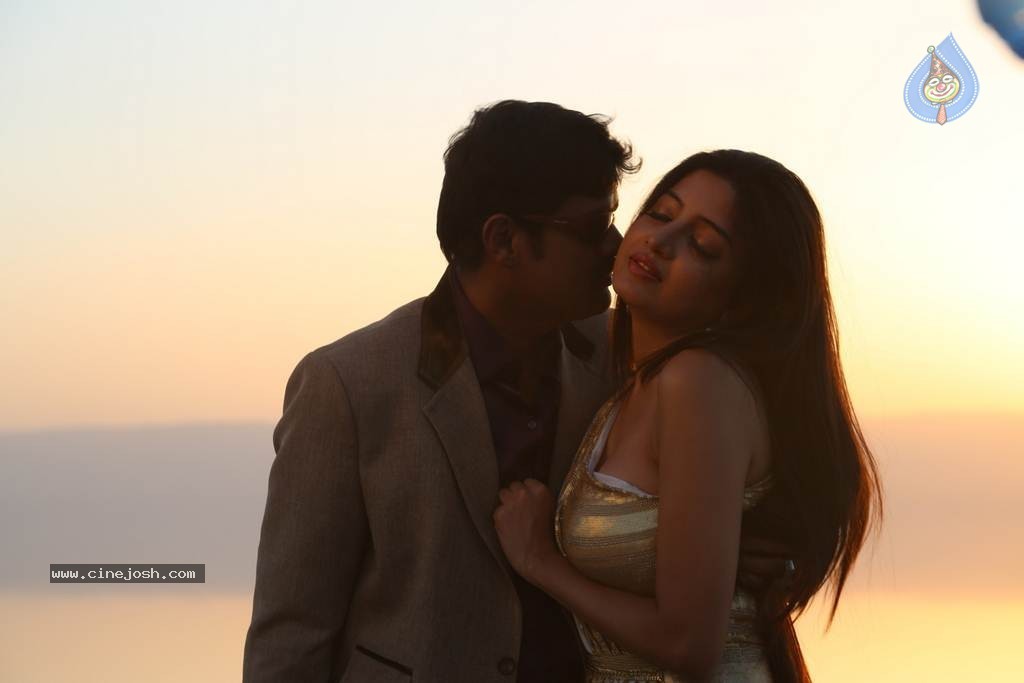 Envazhi Thanivazhi Tamil Movie Photos - 2 / 27 photos