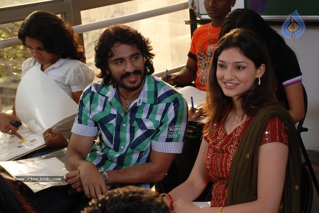 Eppadi Manasukkul Vandhai Tamil Movie Stills - 16 / 80 photos