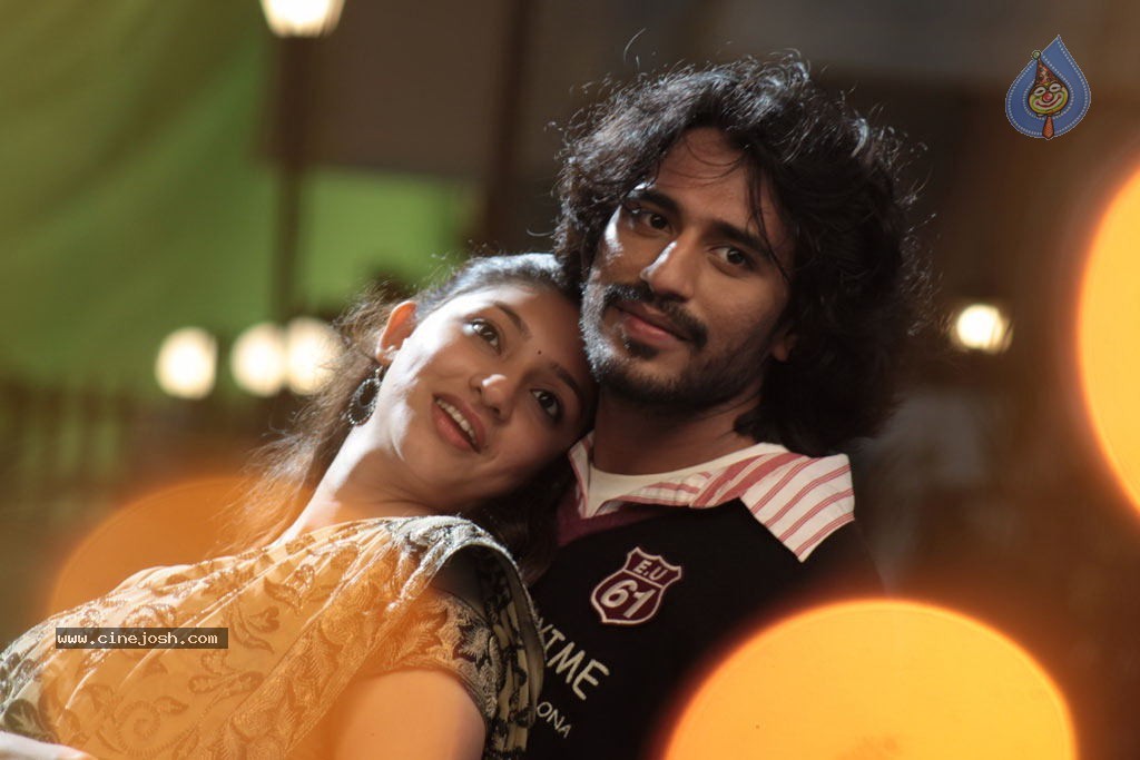 Eppadi Manasukkul Vandhai Tamil Movie Stills - 25 / 80 photos