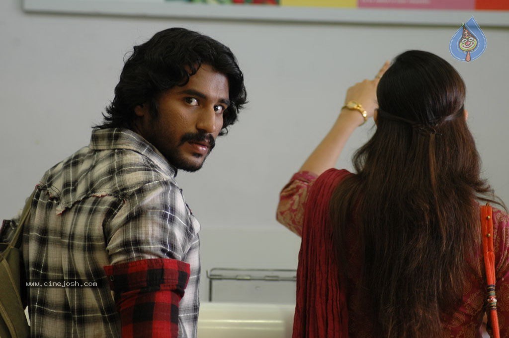 Eppadi Manasukkul Vandhai Tamil Movie Stills - 56 / 80 photos