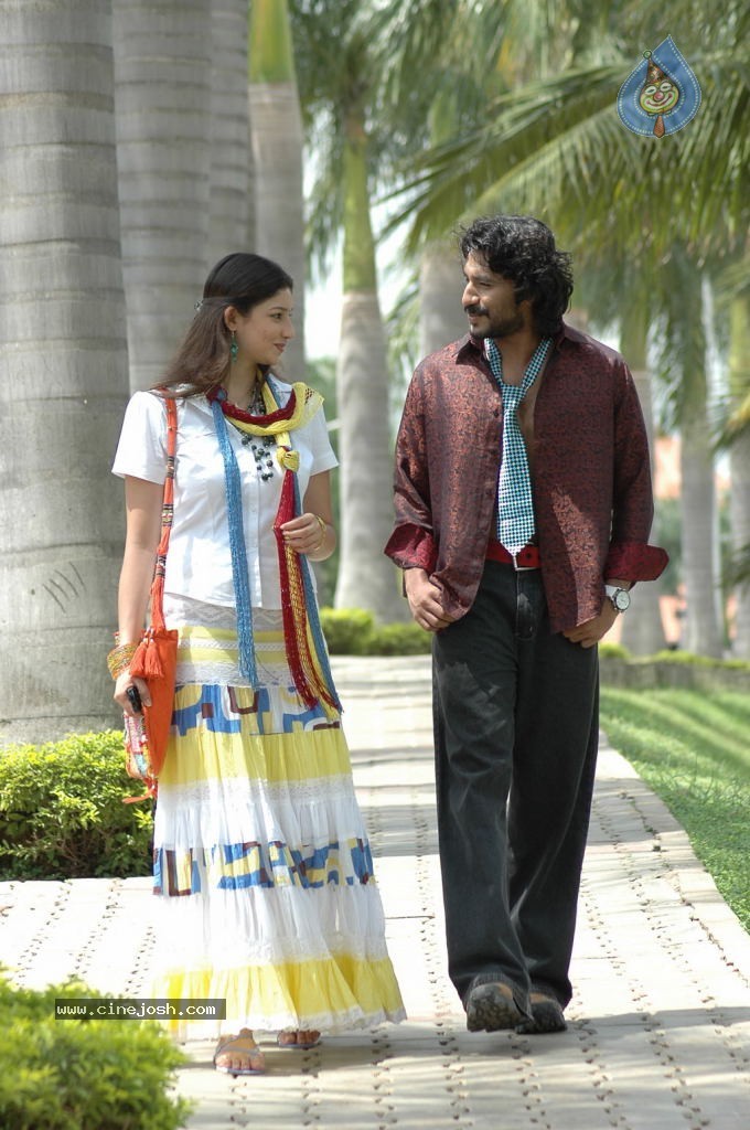 Eppadi Manasukkul Vandhai Tamil Movie Stills - 59 / 80 photos