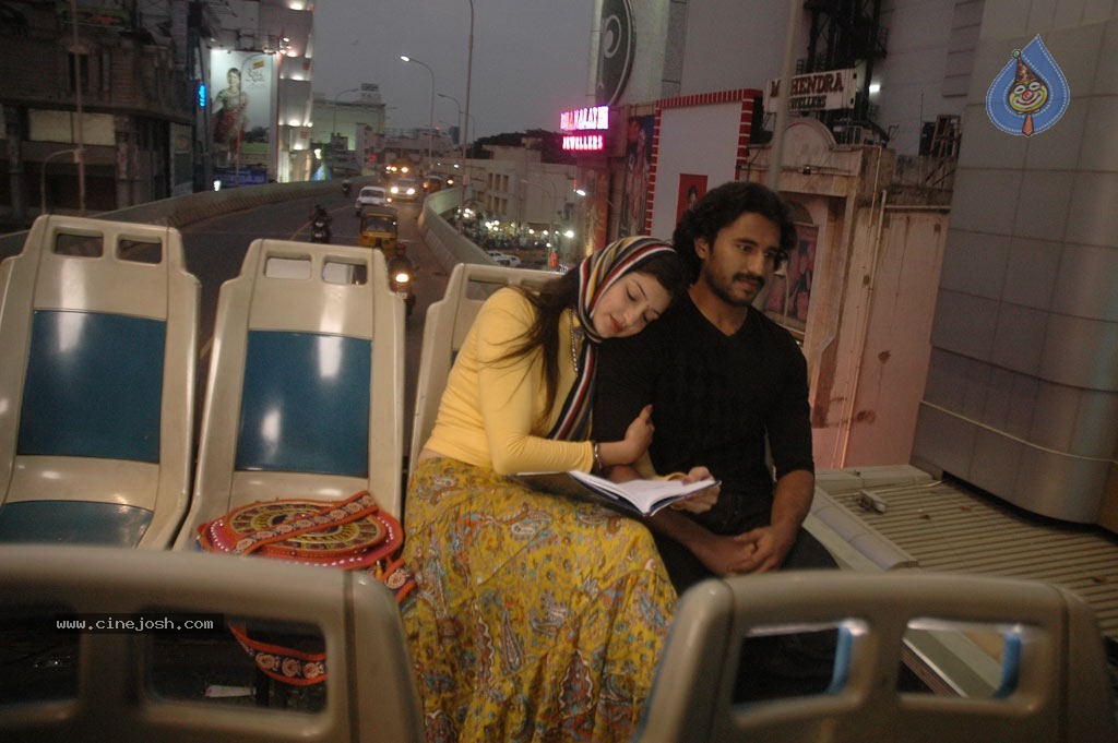 Eppadi Manasukkul Vandhai Tamil Movie Stills - 60 / 80 photos