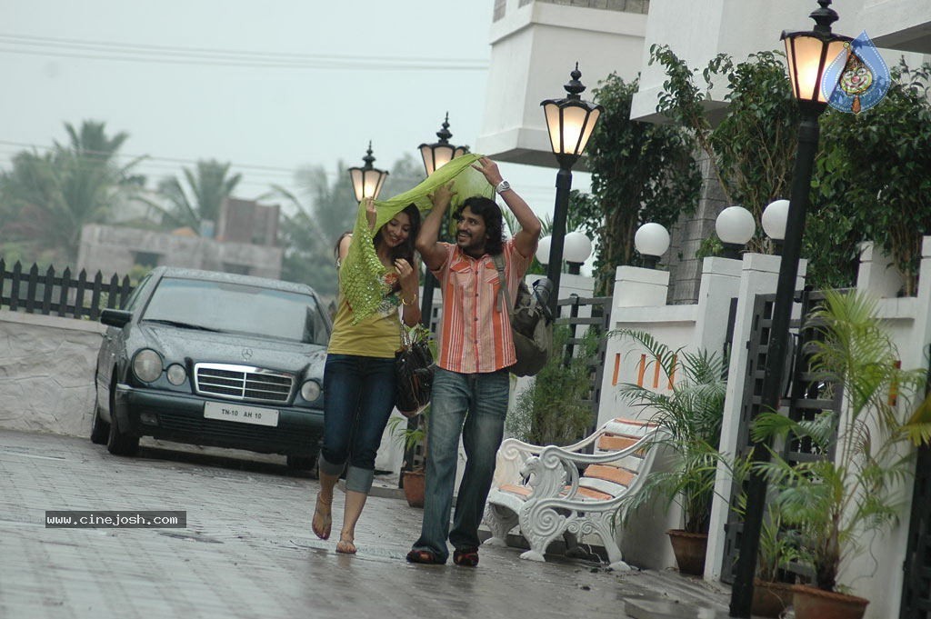 Eppadi Manasukkul Vandhai Tamil Movie Stills - 64 / 80 photos