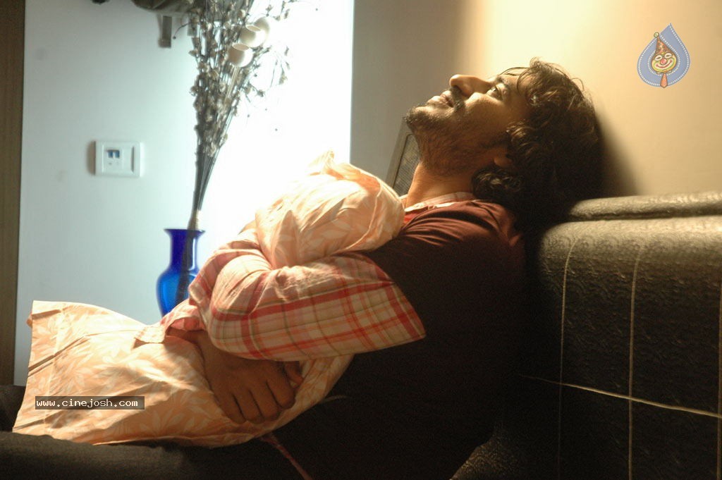 Eppadi Manasukkul Vandhai Tamil Movie Stills - 70 / 80 photos