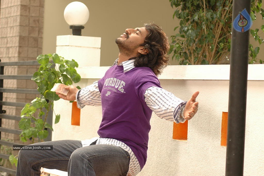 Eppadi Manasukkul Vandhai Tamil Movie Stills - 80 / 80 photos