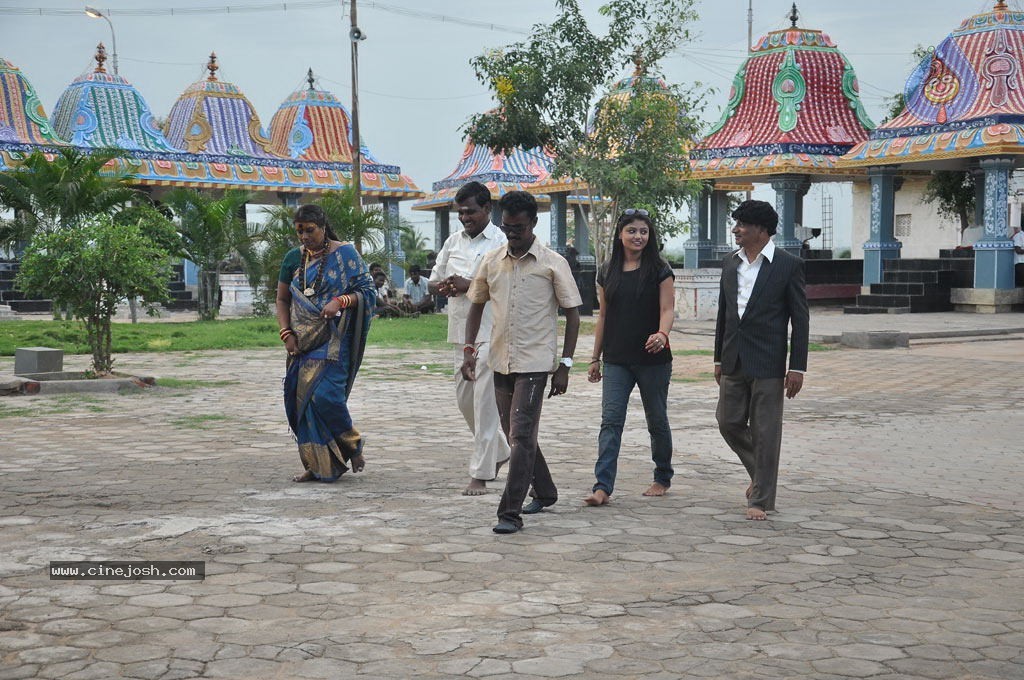 Eppothum Raja Tamil Movie Photos - 31 / 54 photos