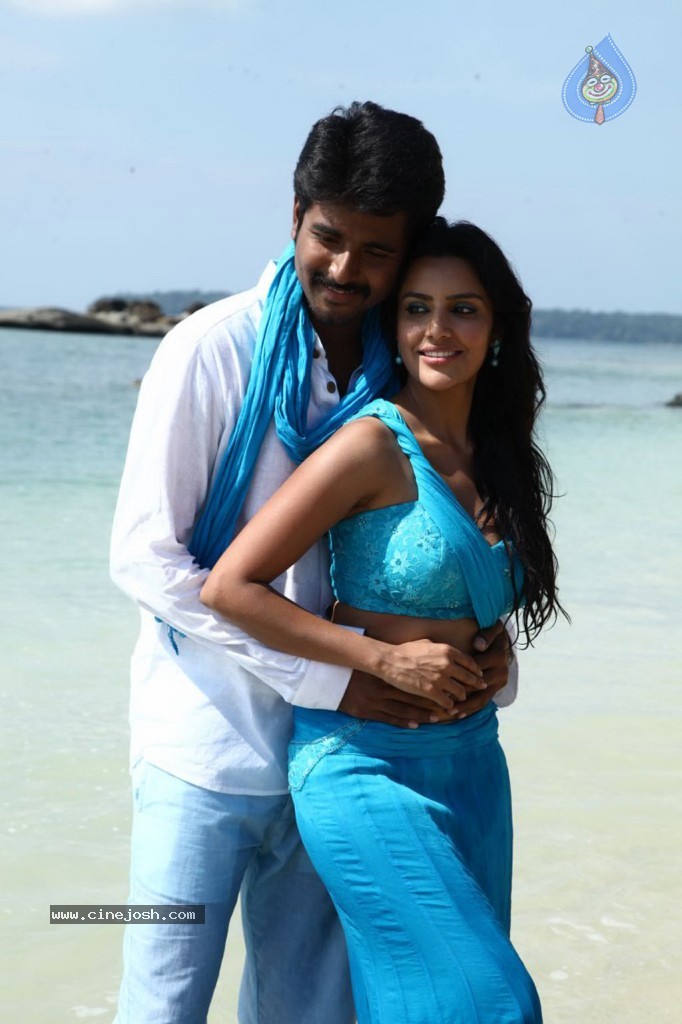 Ethir Neechal Tamil Movie Hot Stills - 8 / 30 photos