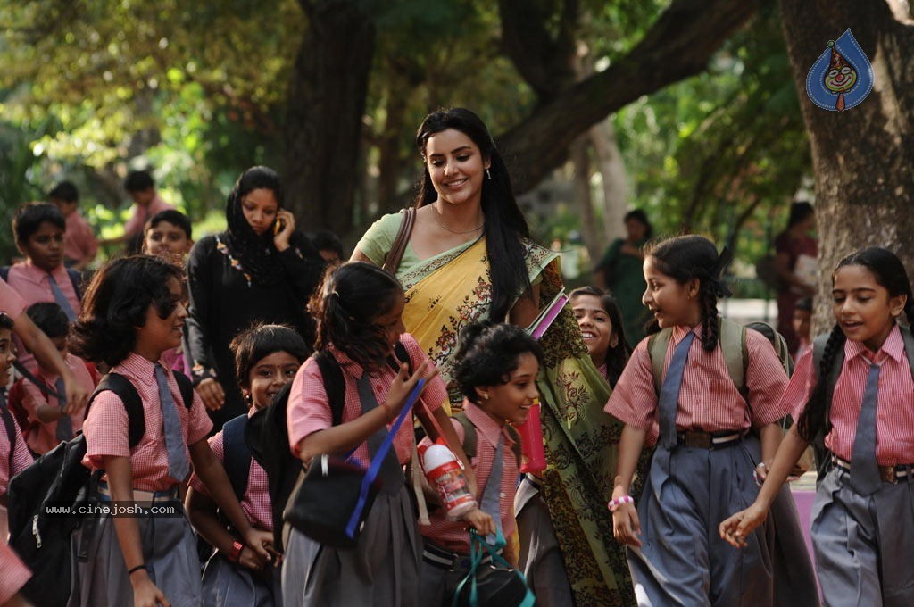 Ethir Neechal Tamil Movie Stills - 5 / 44 photos