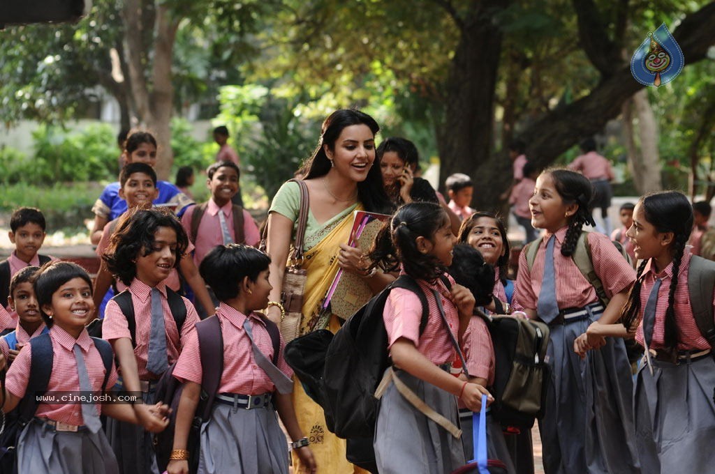 Ethir Neechal Tamil Movie Stills - 8 / 44 photos