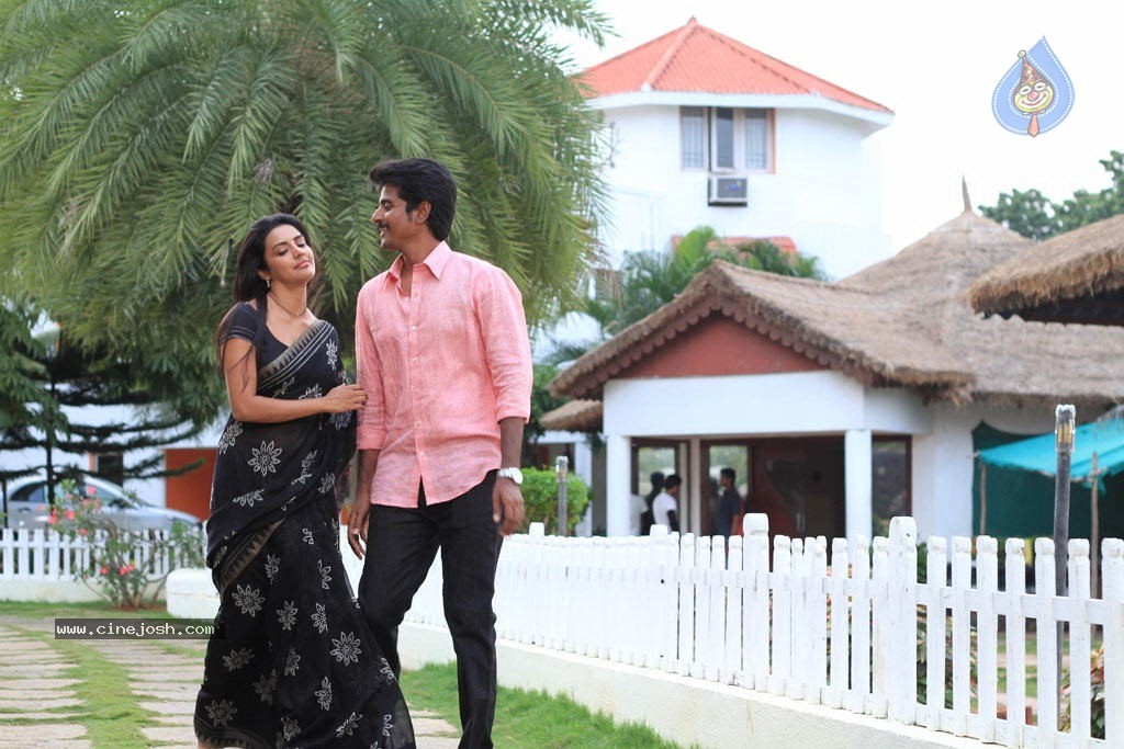 Ethir Neechal Tamil Movie Stills - 11 / 44 photos