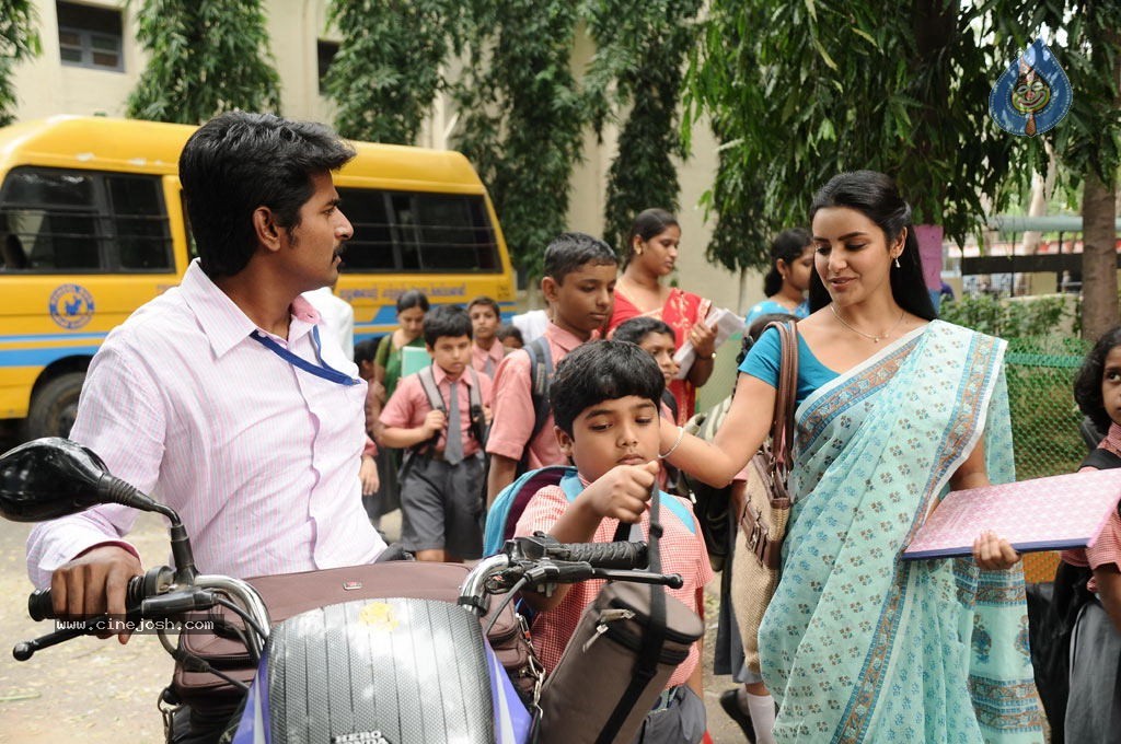 Ethir Neechal Tamil Movie Stills - 16 / 44 photos