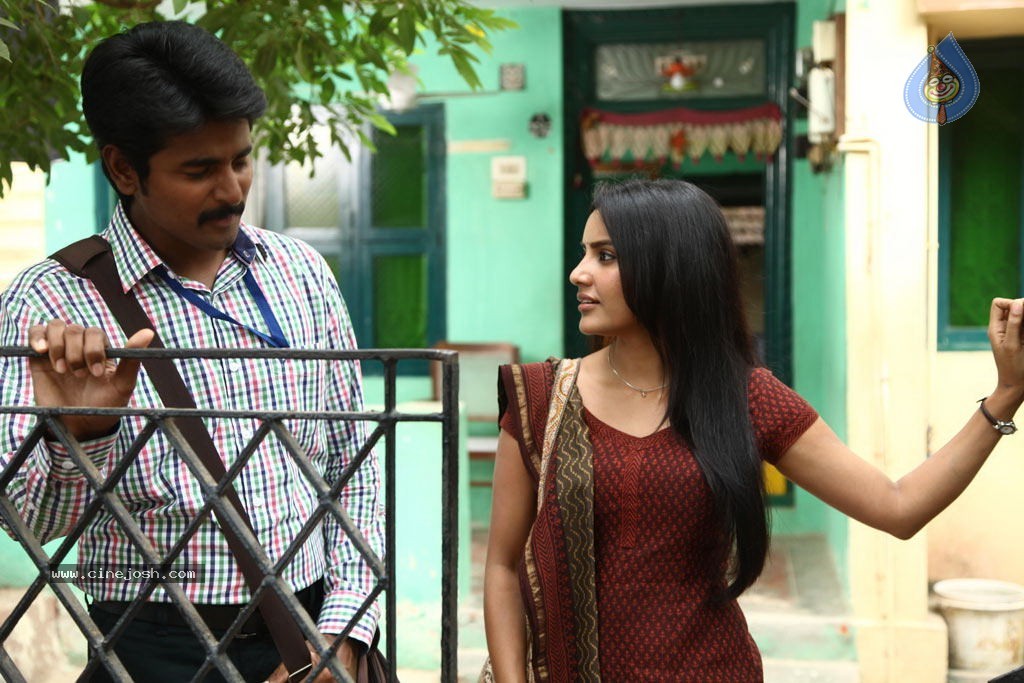 Ethir Neechal Tamil Movie Stills - 18 / 44 photos