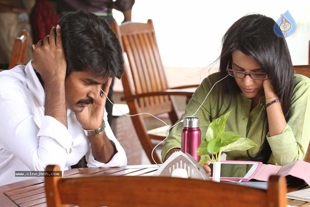 Ethir Neechal Tamil Movie Stills - 34 / 44 photos