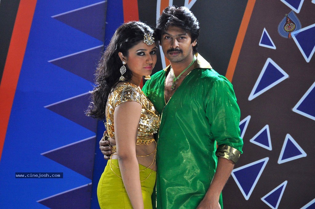 Ethiri En 3 Tamil Movie Hot Stills - 2 / 41 photos