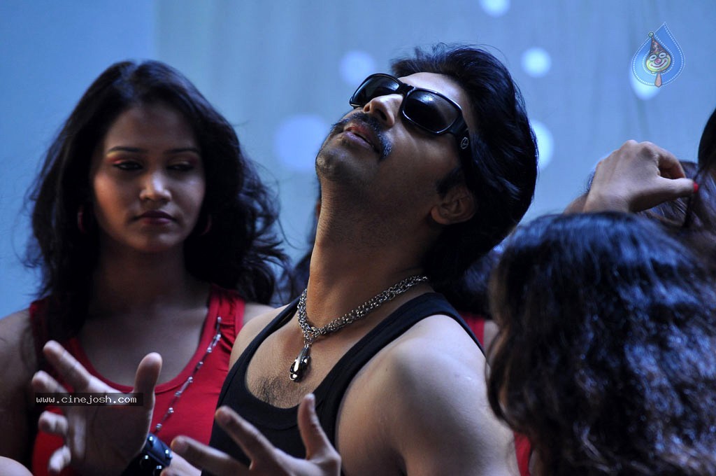 Ethiri En 3 Tamil Movie Hot Stills - 9 / 41 photos