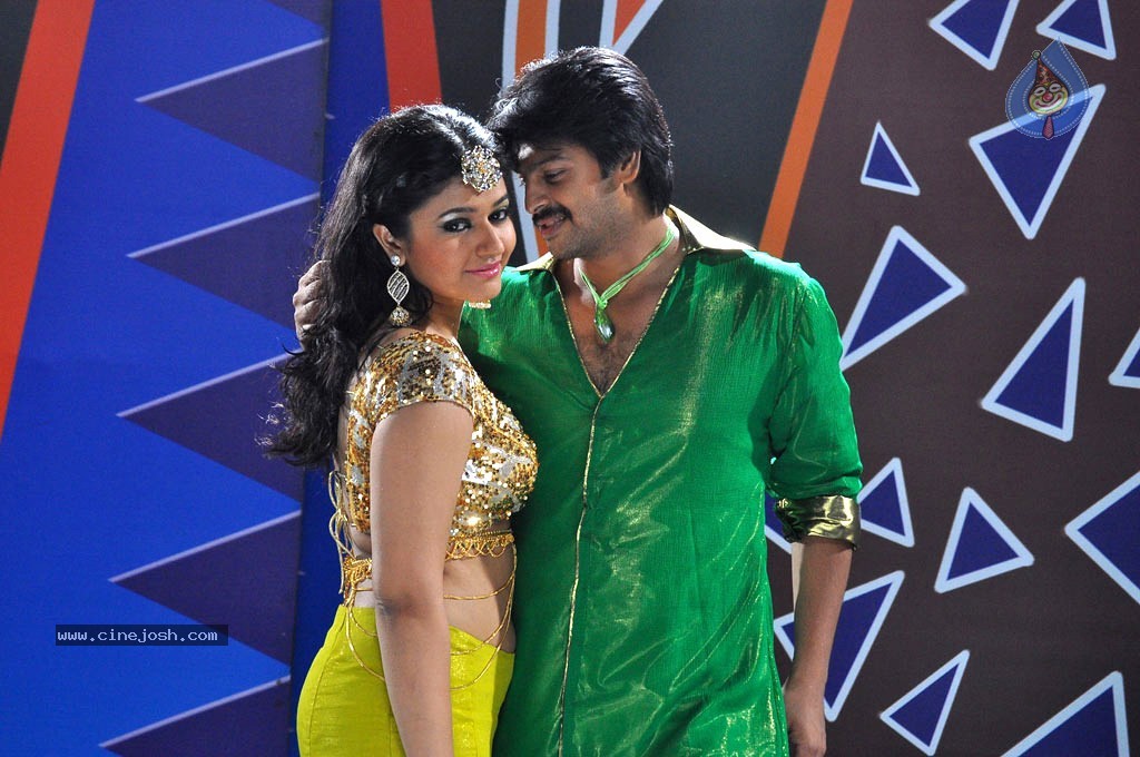 Ethiri En 3 Tamil Movie Hot Stills - 20 / 41 photos