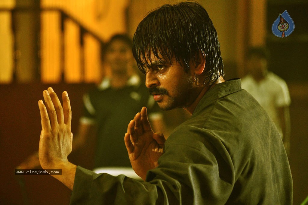 Ethiri En 3 Tamil Movie Hot Stills - 33 / 41 photos