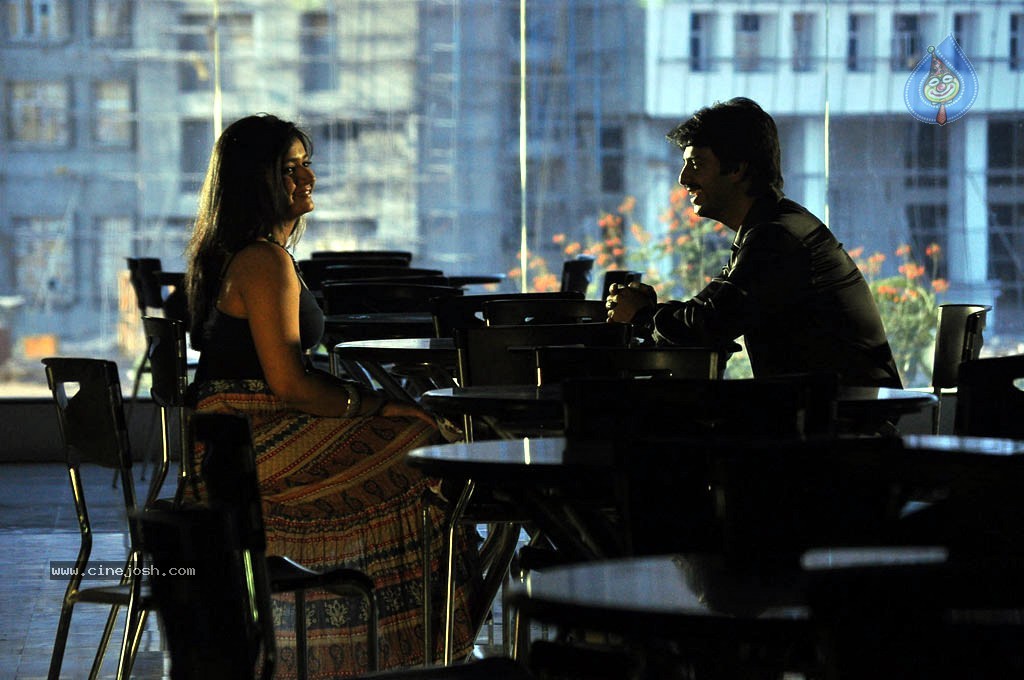 Ethiri En 3 Tamil Movie Hot Stills - 37 / 41 photos