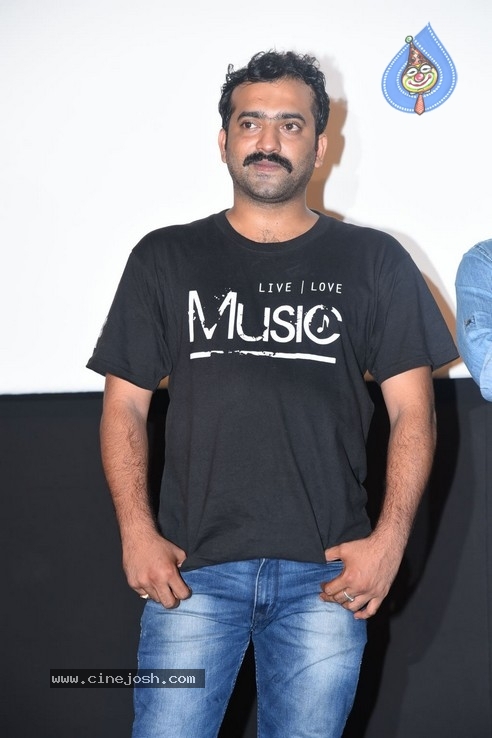 Evaru  Success Meet Pics - 8 / 19 photos