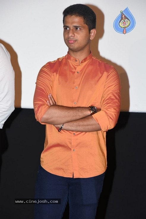 Evaru  Success Meet Pics - 13 / 19 photos