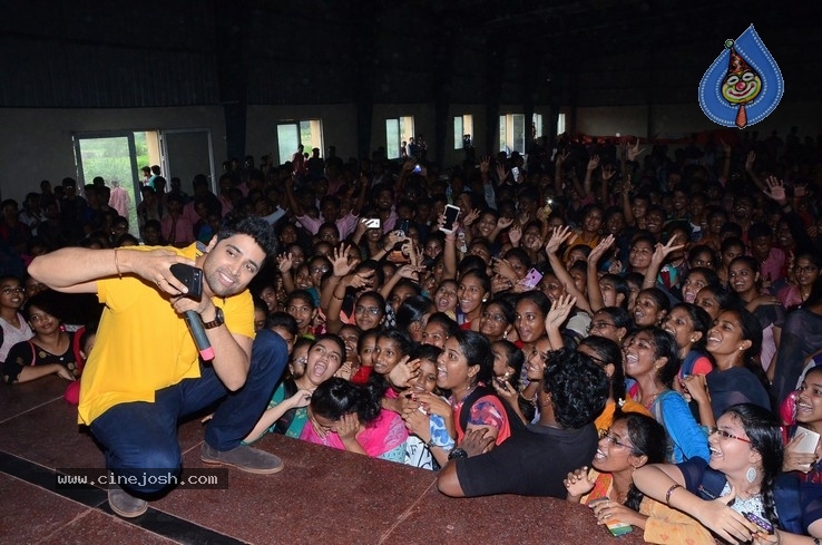 Evaru Team are in Vizag Avanthi College - 5 / 21 photos
