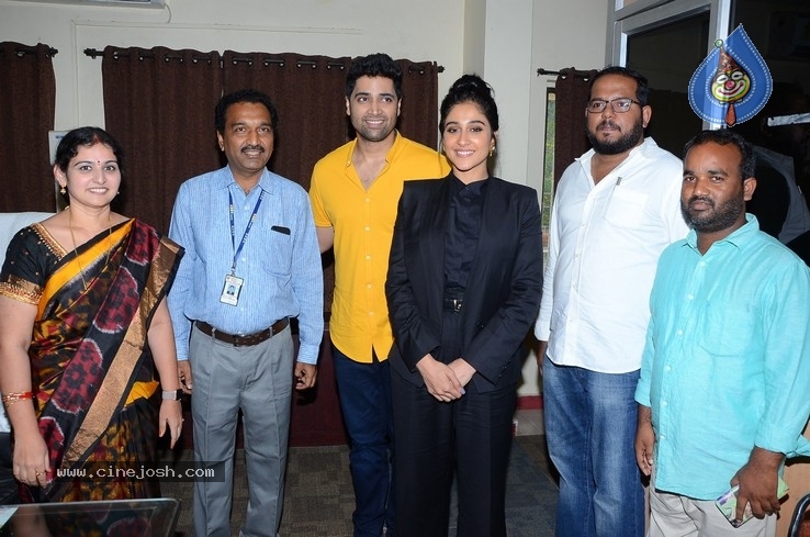 Evaru Team are in Vizag Baba Institute - 5 / 17 photos