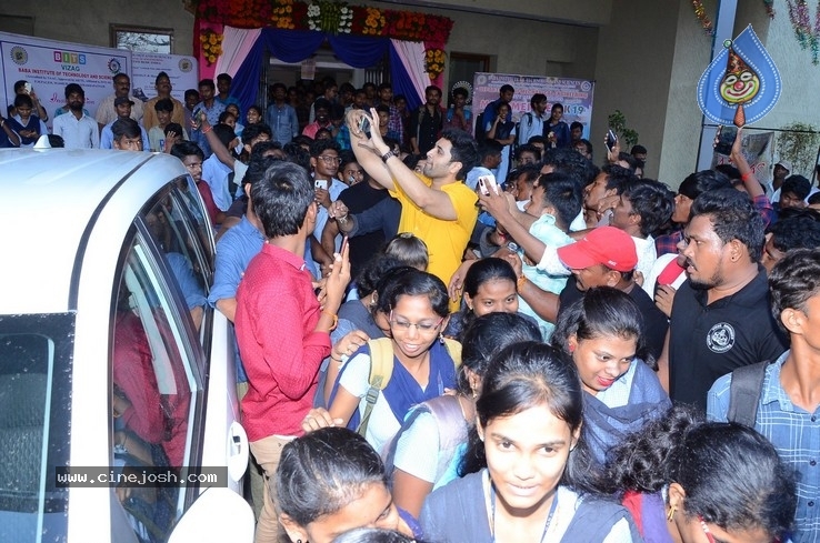 Evaru Team are in Vizag Baba Institute - 13 / 17 photos