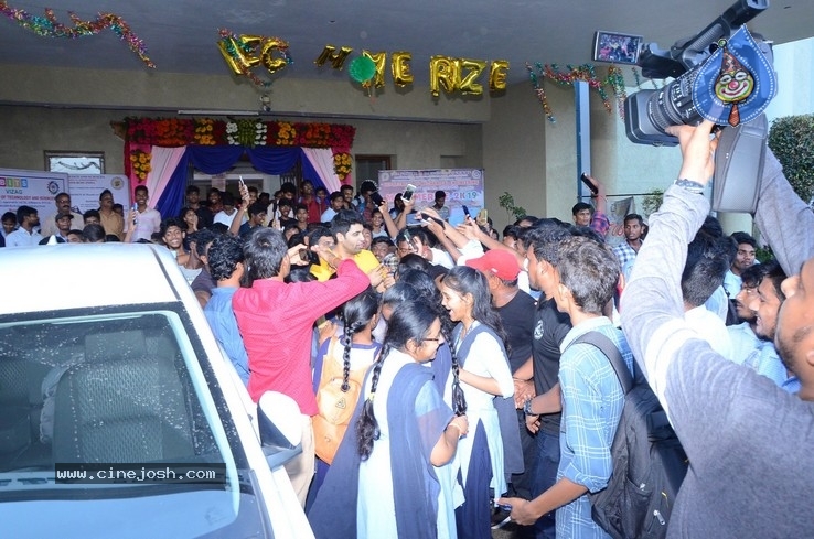Evaru Team are in Vizag Baba Institute - 16 / 17 photos