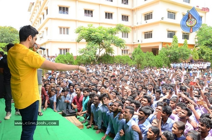 Evaru Team at Chaitanya  College - 1 / 35 photos